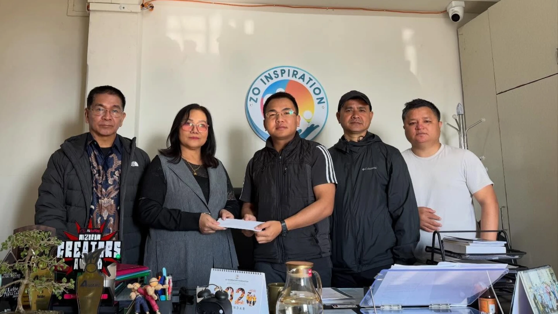  Pi Thluai T Zathang (Sailo Nu), Indianapolis U.S.A mi te chuan Mizoram rawn zin pah in miharsate hman tur pawisa an lo donate